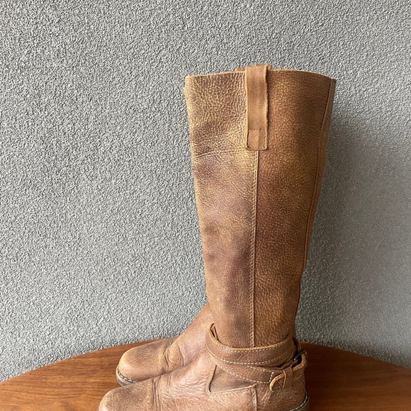 Roots Canada  Embossed Brown Leather Riding Boots, Leather Winter Boots - Picture 9 of 15